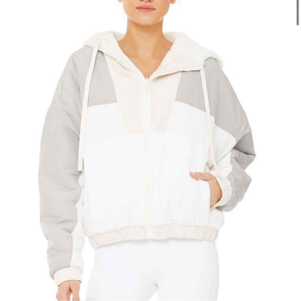 Alo Yoga Women's White and Cream Jacket Stylish White and Gray Hooded Jacket